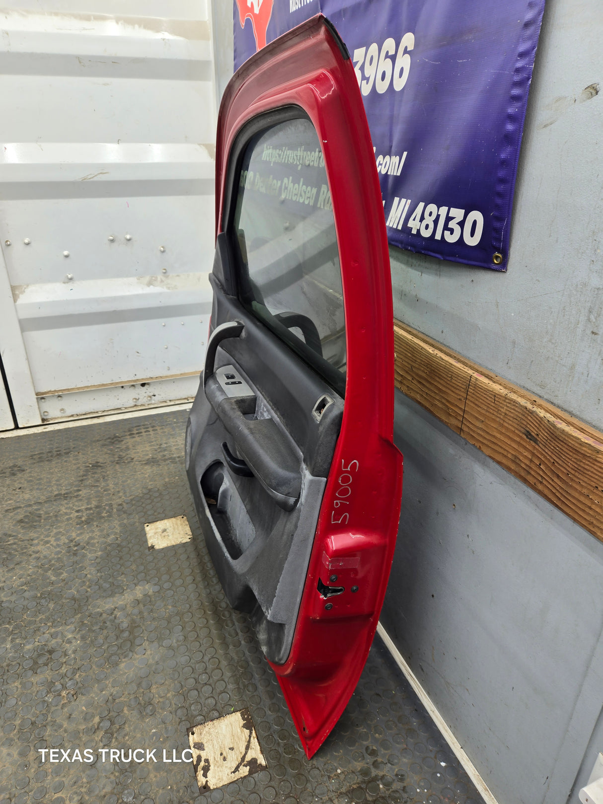 2007-2013 Chevrolet Silverado / GMC Sierra 1500 2500 3500 HD RH Front Passenger Side Door
