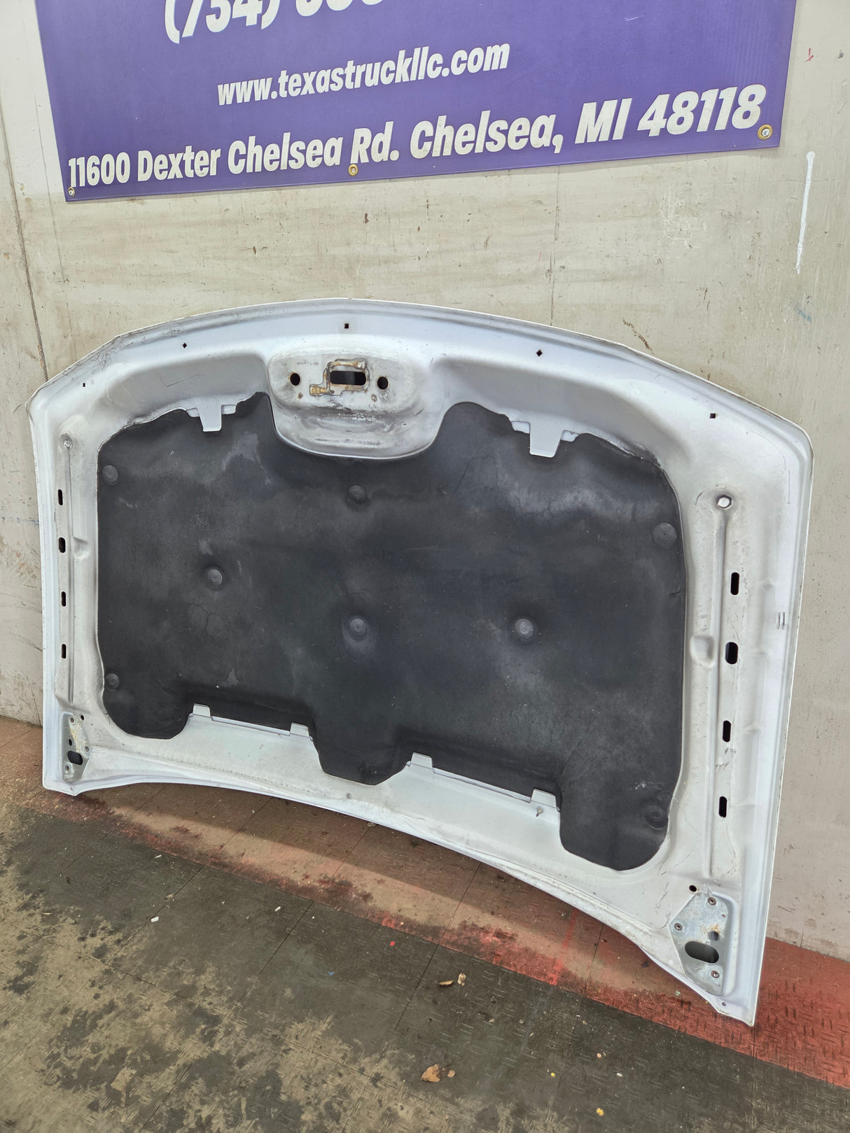 2003-2006 Chevrolet Silverado 2500 3500 Cateye HD Hood OEM