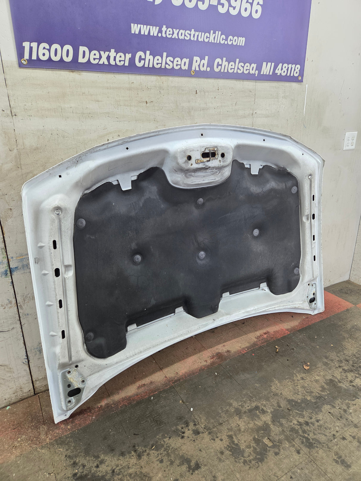 2003-2006 Chevrolet Silverado 2500 3500 Cateye HD Hood OEM