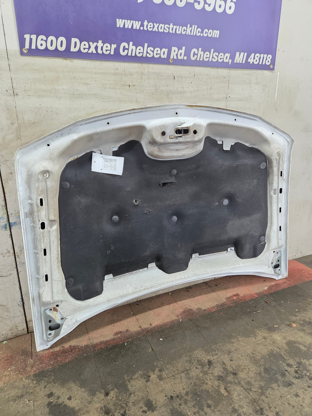 2003-2006 Chevrolet Silverado 2500 3500 Cateye HD Hood OEM