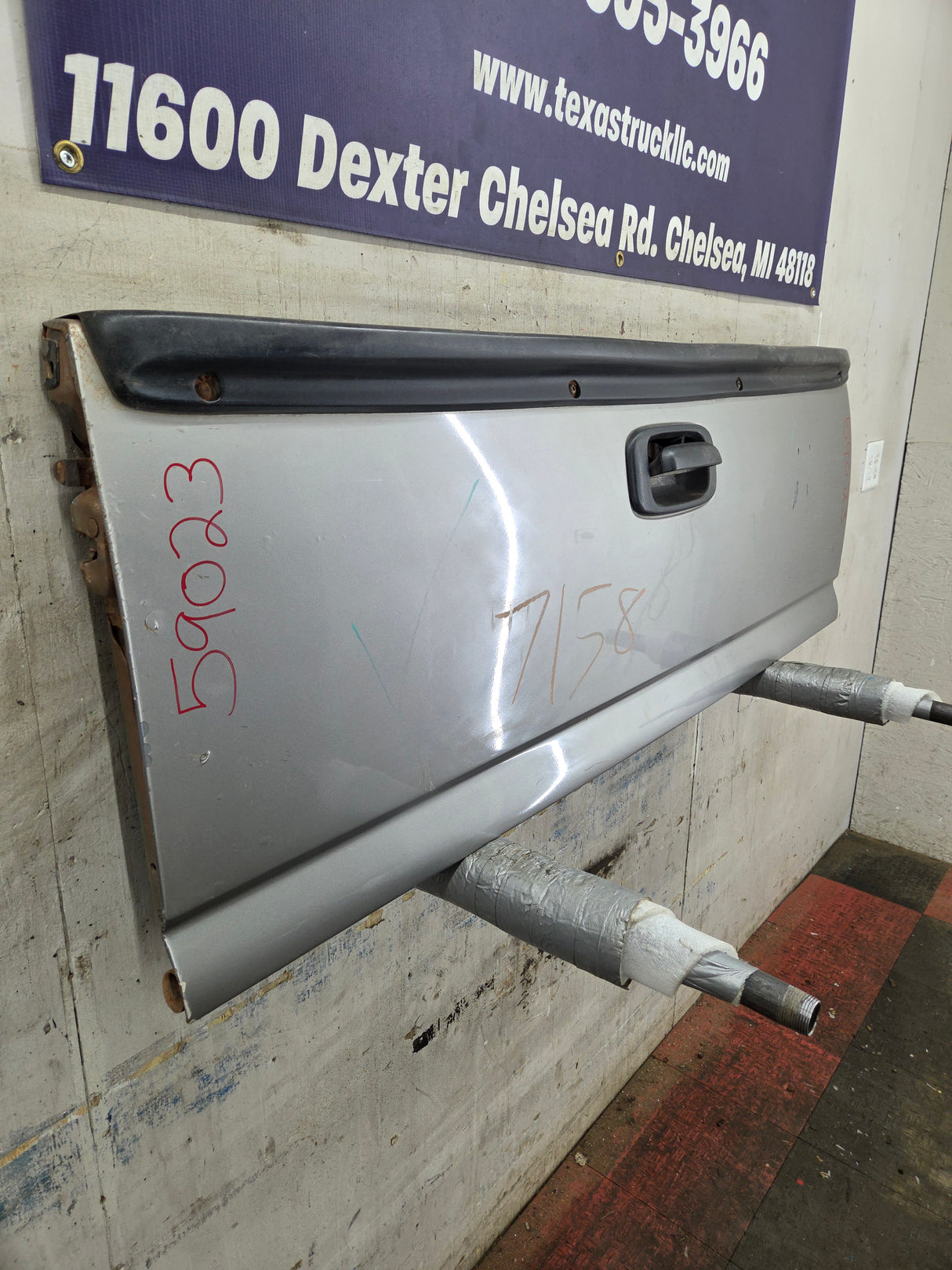 1999-2007 Chevrolet Silverado / GMC Sierra 1500 2500 3500 Tailgate