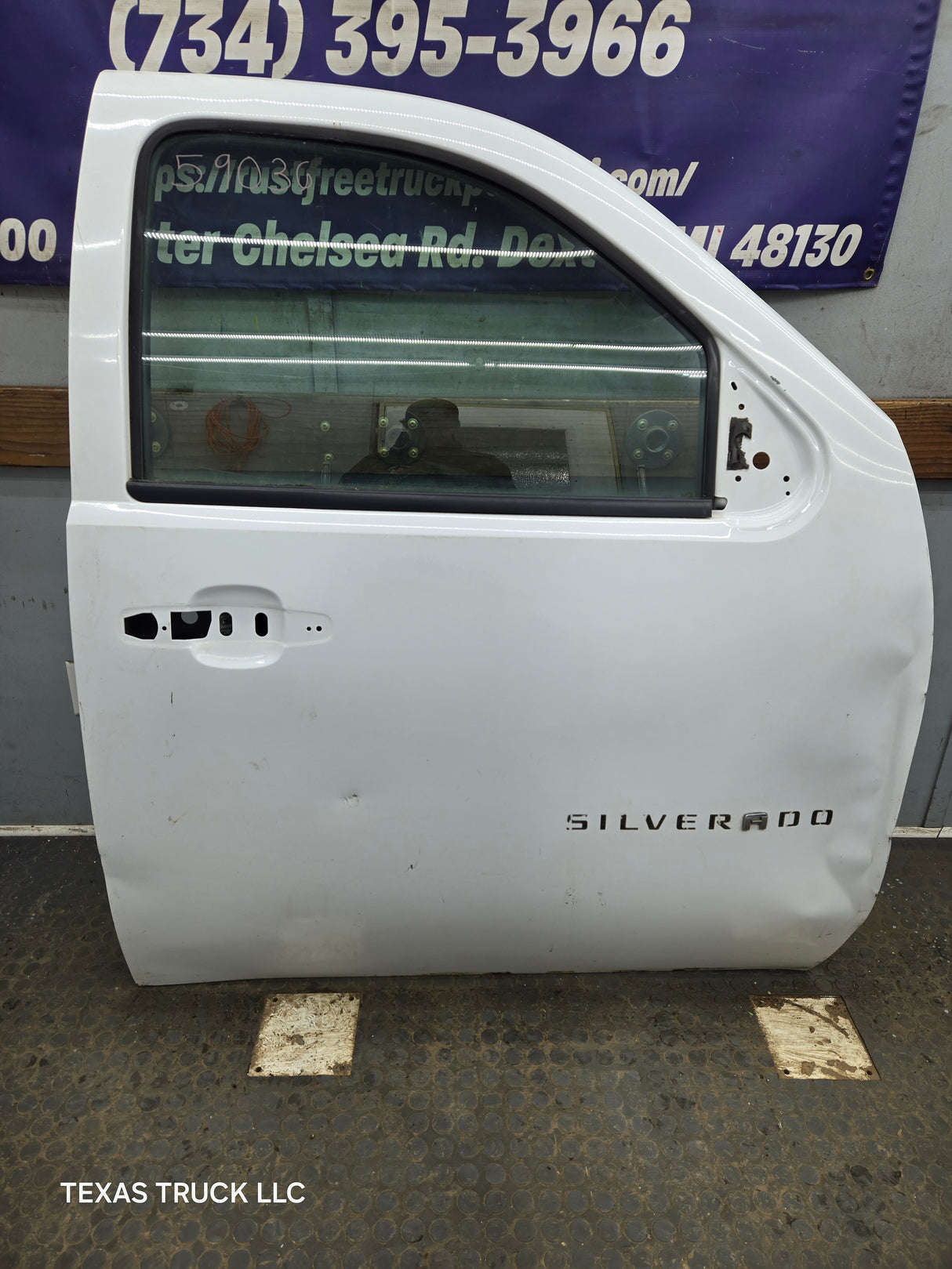 2007-2013 Chevrolet Silverado / GMC Sierra 1500 2500 3500 HD RH Front Passenger Side Door