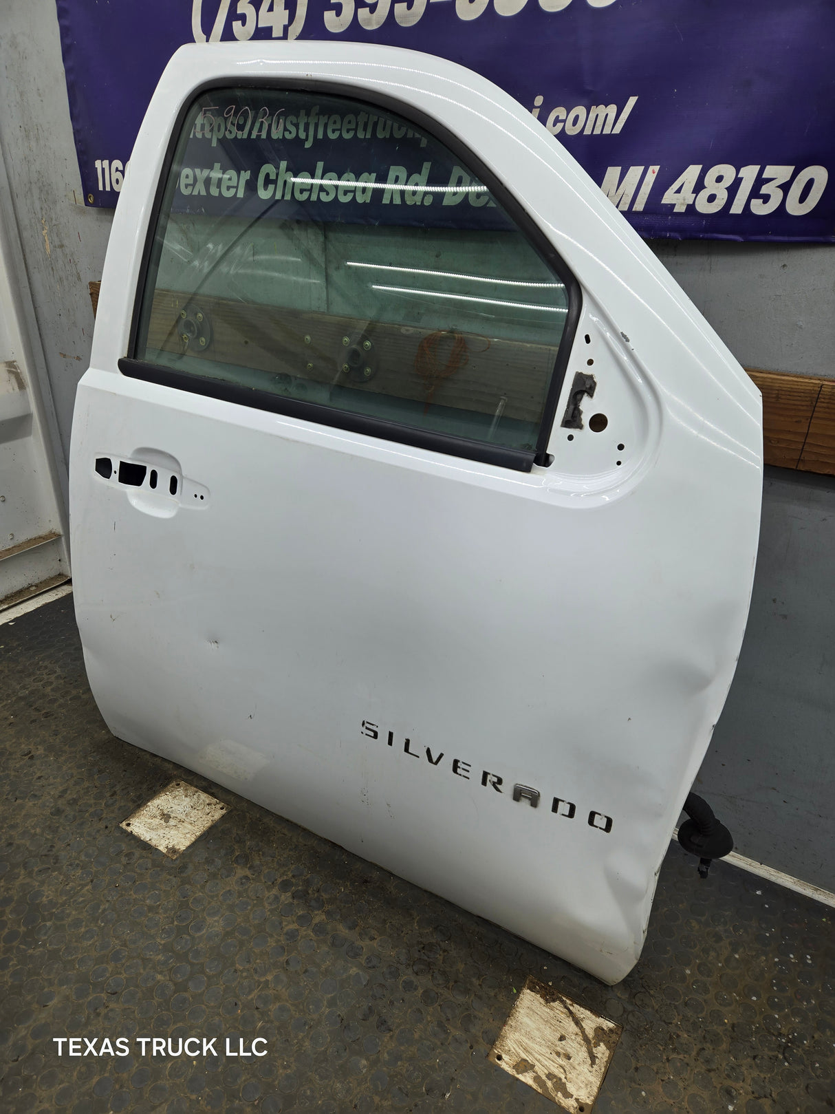 2007-2013 Chevrolet Silverado / GMC Sierra 1500 2500 3500 HD RH Front Passenger Side Door