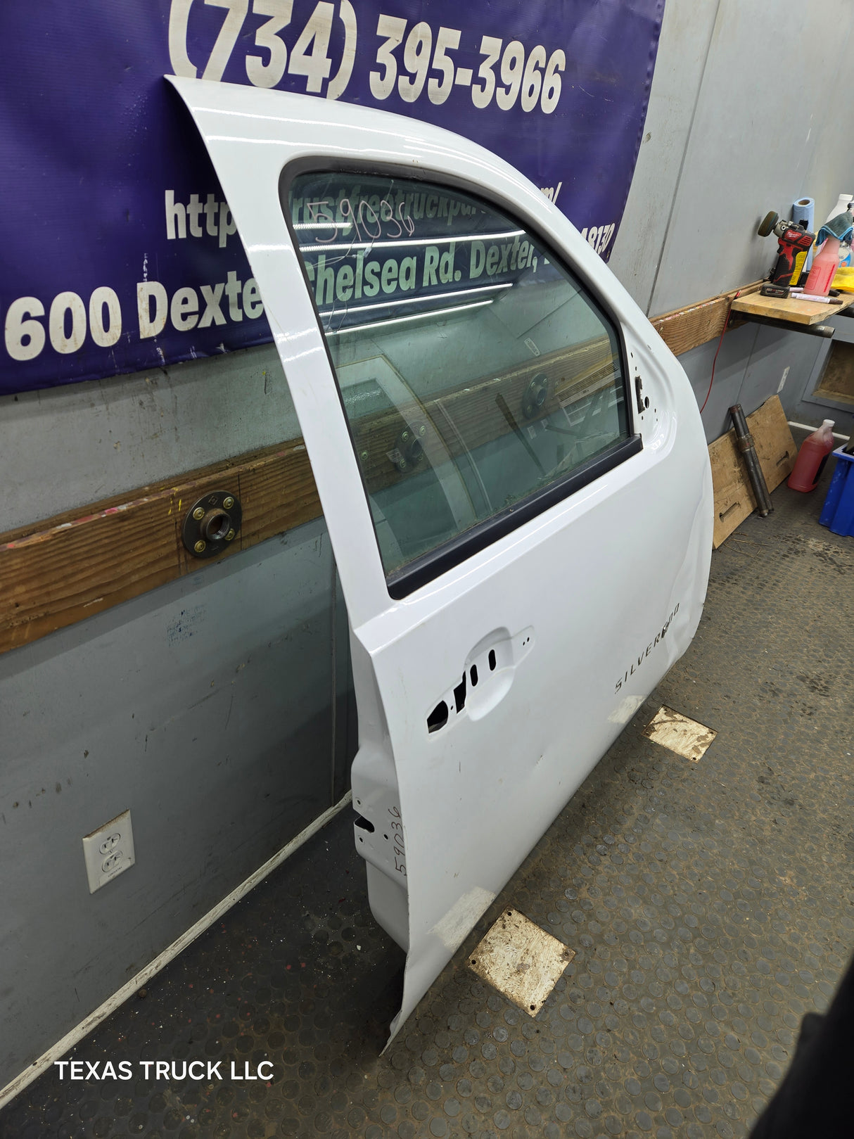 2007-2013 Chevrolet Silverado / GMC Sierra 1500 2500 3500 HD RH Front Passenger Side Door