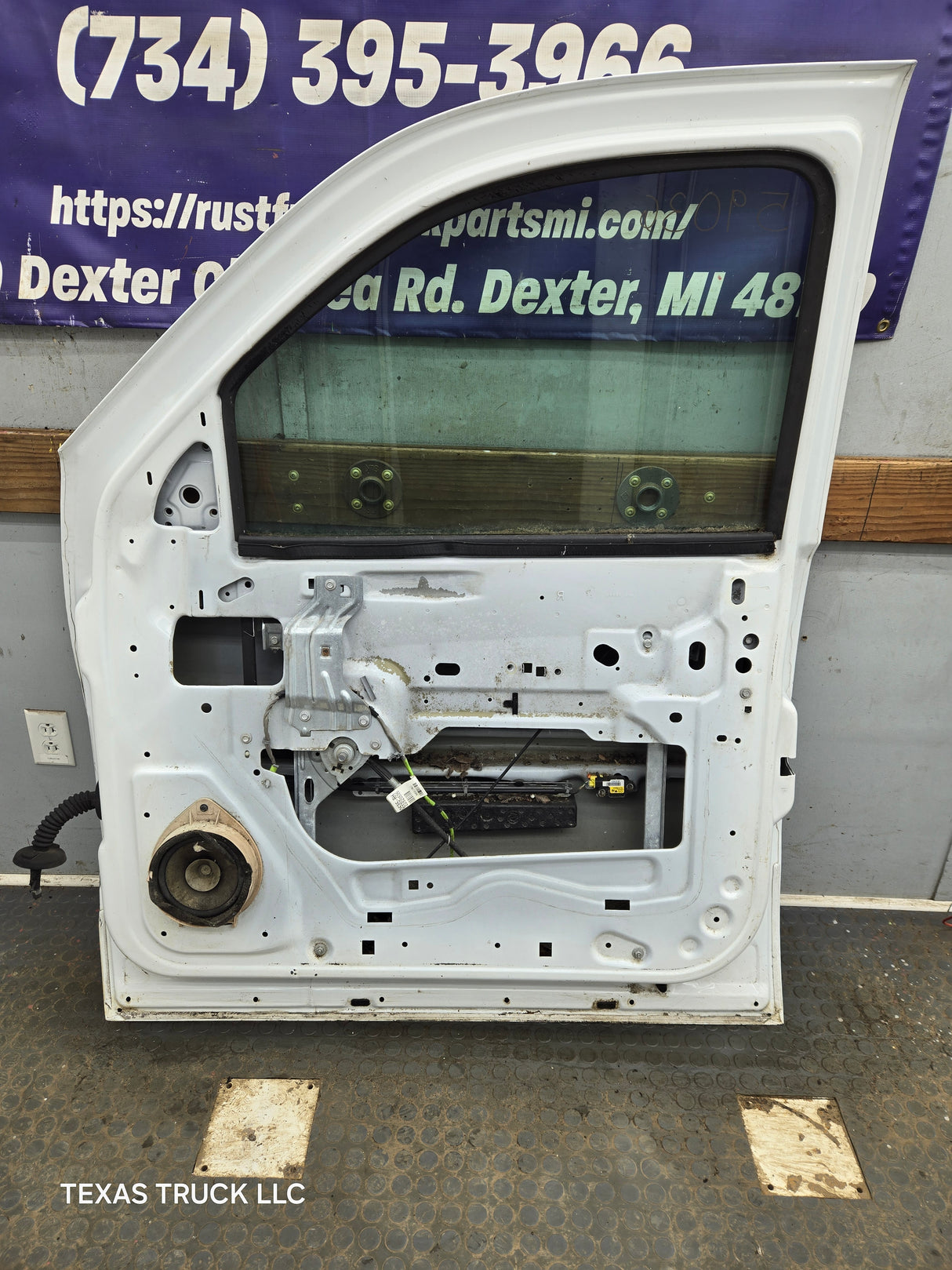 2007-2013 Chevrolet Silverado / GMC Sierra 1500 2500 3500 HD RH Front Passenger Side Door