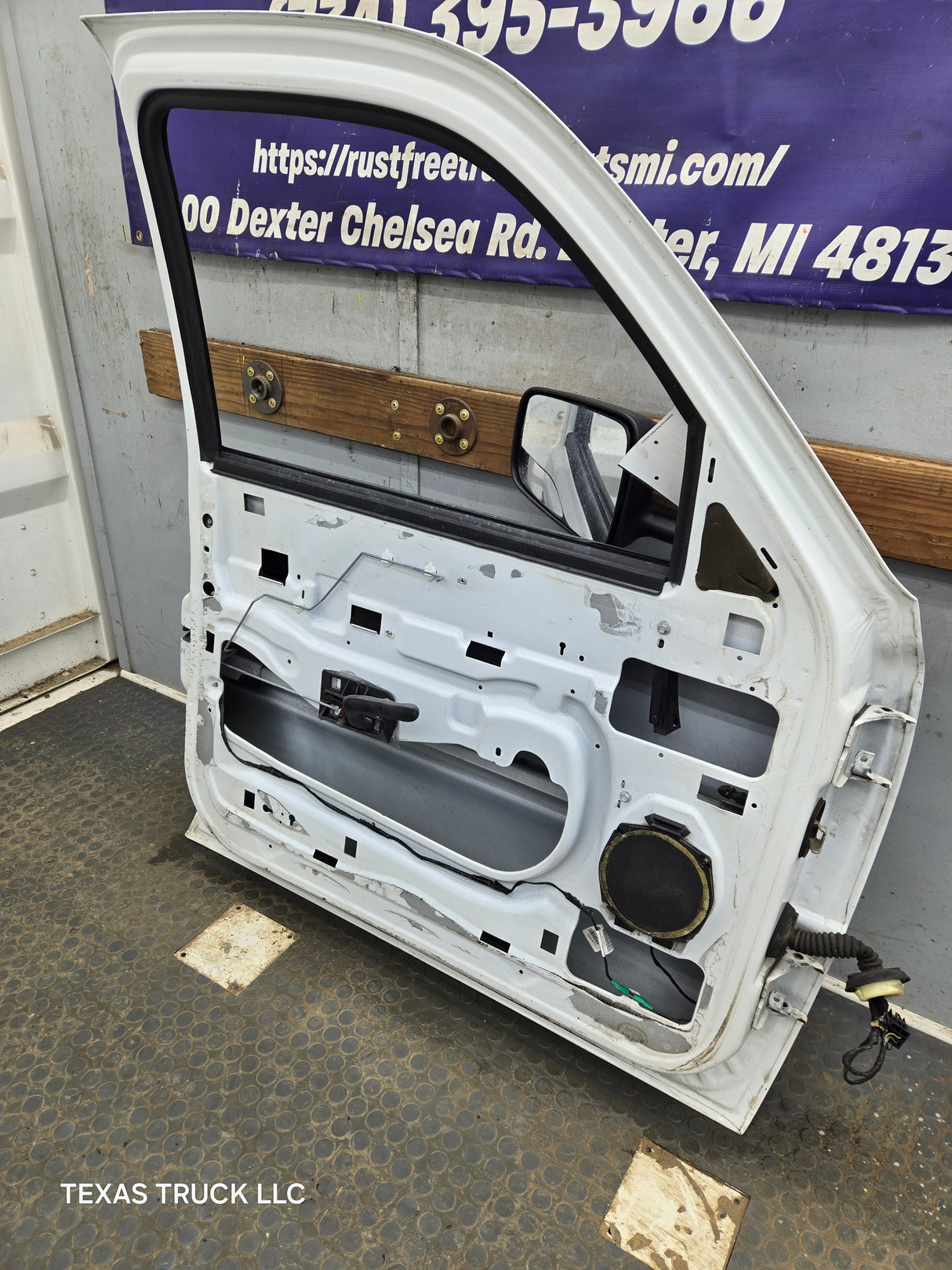 1999-2006 Chevrolet Silverado / GMC Sierra 1500 2500 3500 HD Front Driver Side Door LH