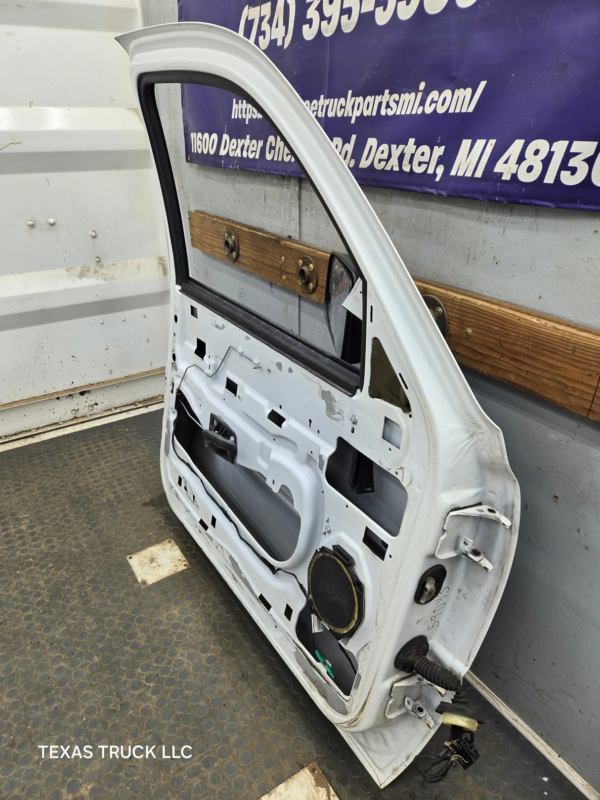 1999-2006 Chevrolet Silverado / GMC Sierra 1500 2500 3500 HD Front Driver Side Door LH