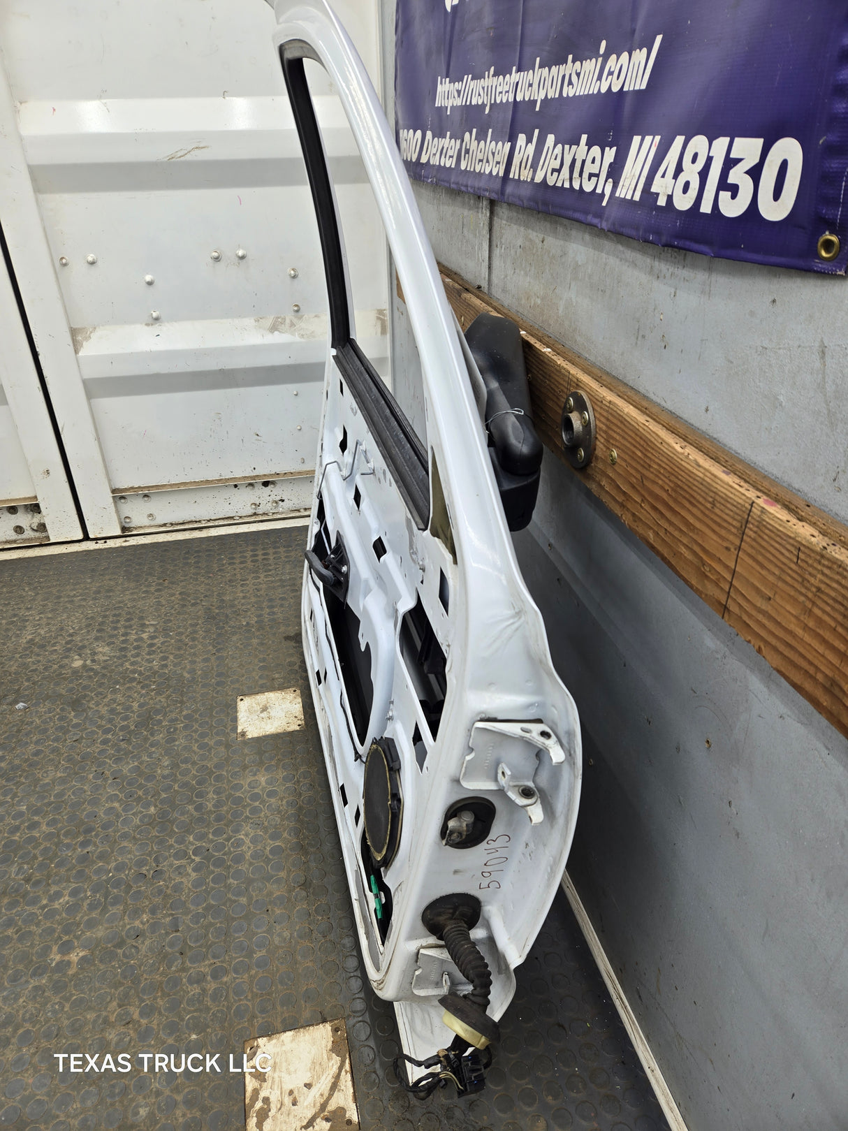 1999-2006 Chevrolet Silverado / GMC Sierra 1500 2500 3500 HD Front Driver Side Door LH