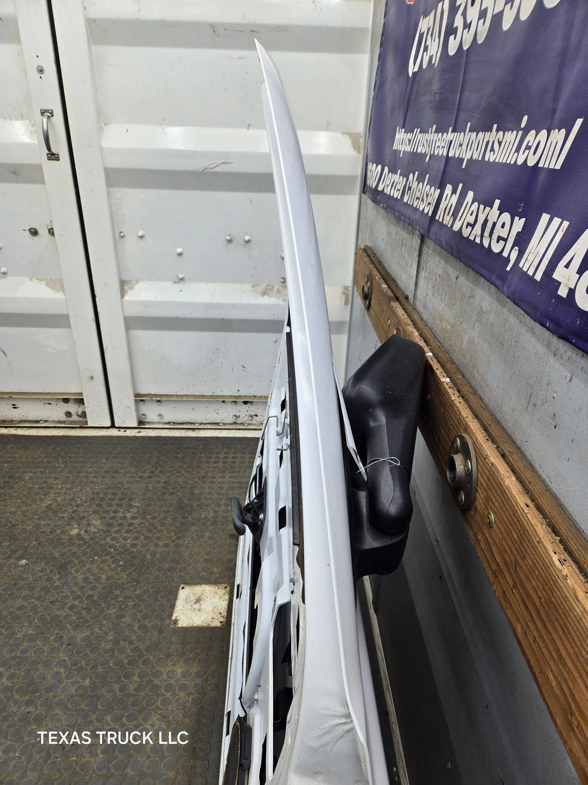 1999-2006 Chevrolet Silverado / GMC Sierra 1500 2500 3500 HD Front Driver Side Door LH