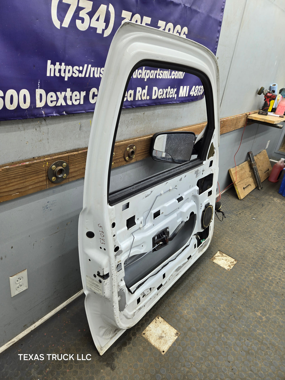 1999-2006 Chevrolet Silverado / GMC Sierra 1500 2500 3500 HD Front Driver Side Door LH