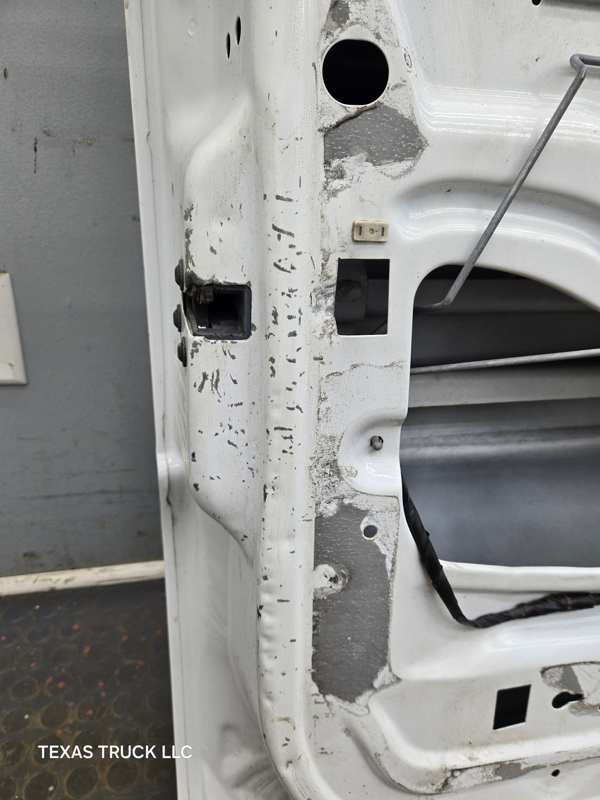 1999-2006 Chevrolet Silverado / GMC Sierra 1500 2500 3500 HD Front Driver Side Door LH