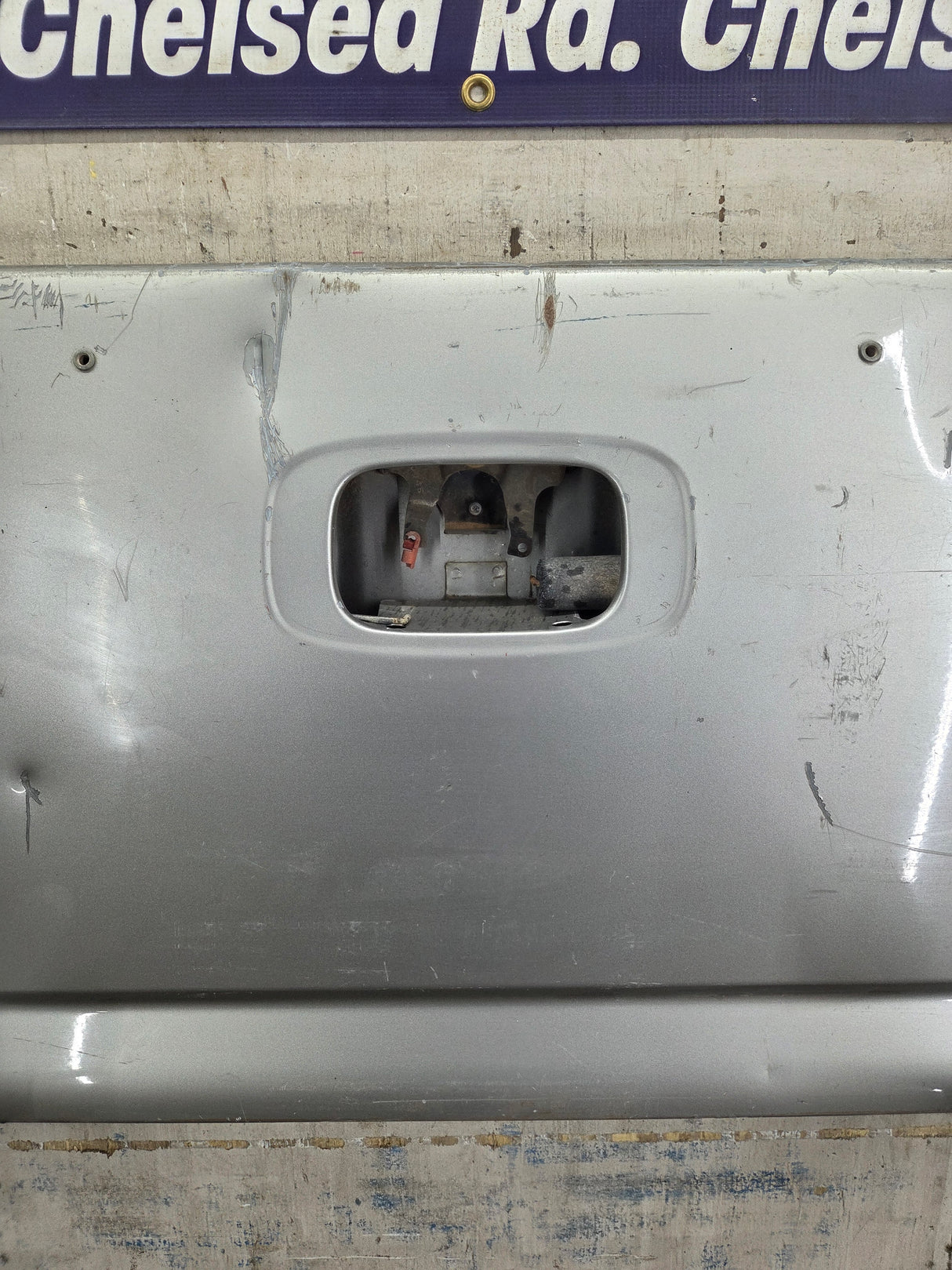 1999-2007 Chevrolet Silverado / GMC Sierra 1500 2500 3500 Tailgate