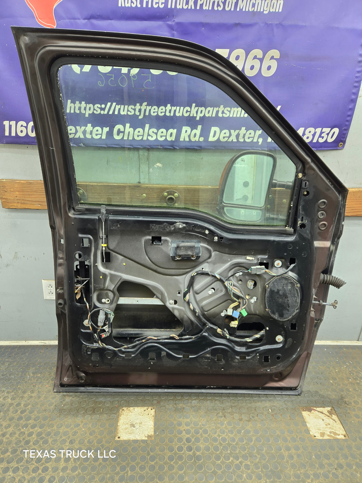 1999-2011 Ford Super Duty LH Driver Side Front Door F250 F350 F450 F550