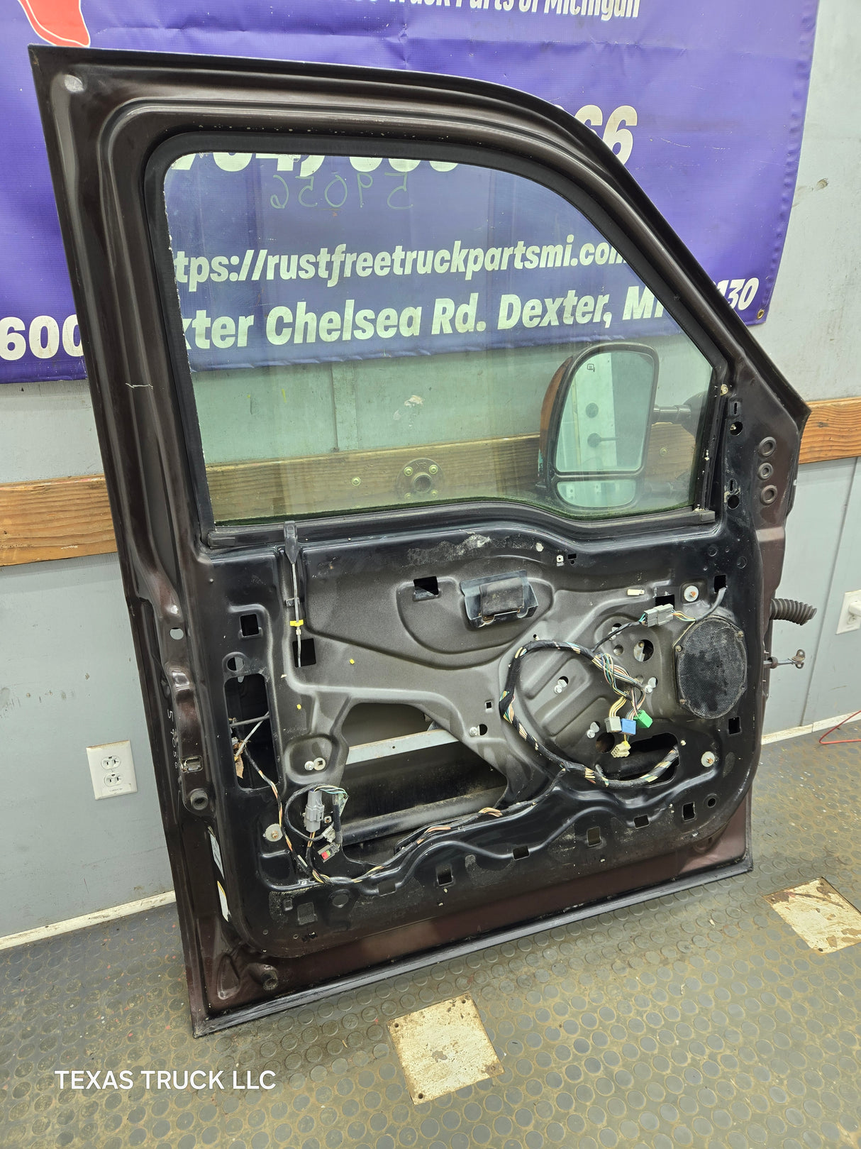 1999-2011 Ford Super Duty LH Driver Side Front Door F250 F350 F450 F550