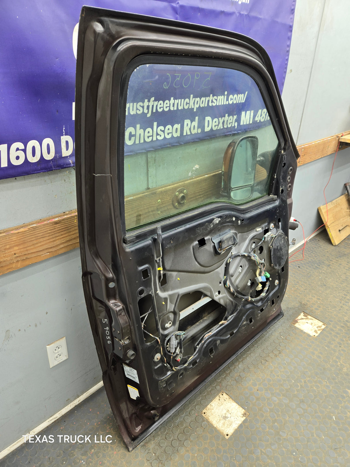 1999-2011 Ford Super Duty LH Driver Side Front Door F250 F350 F450 F550