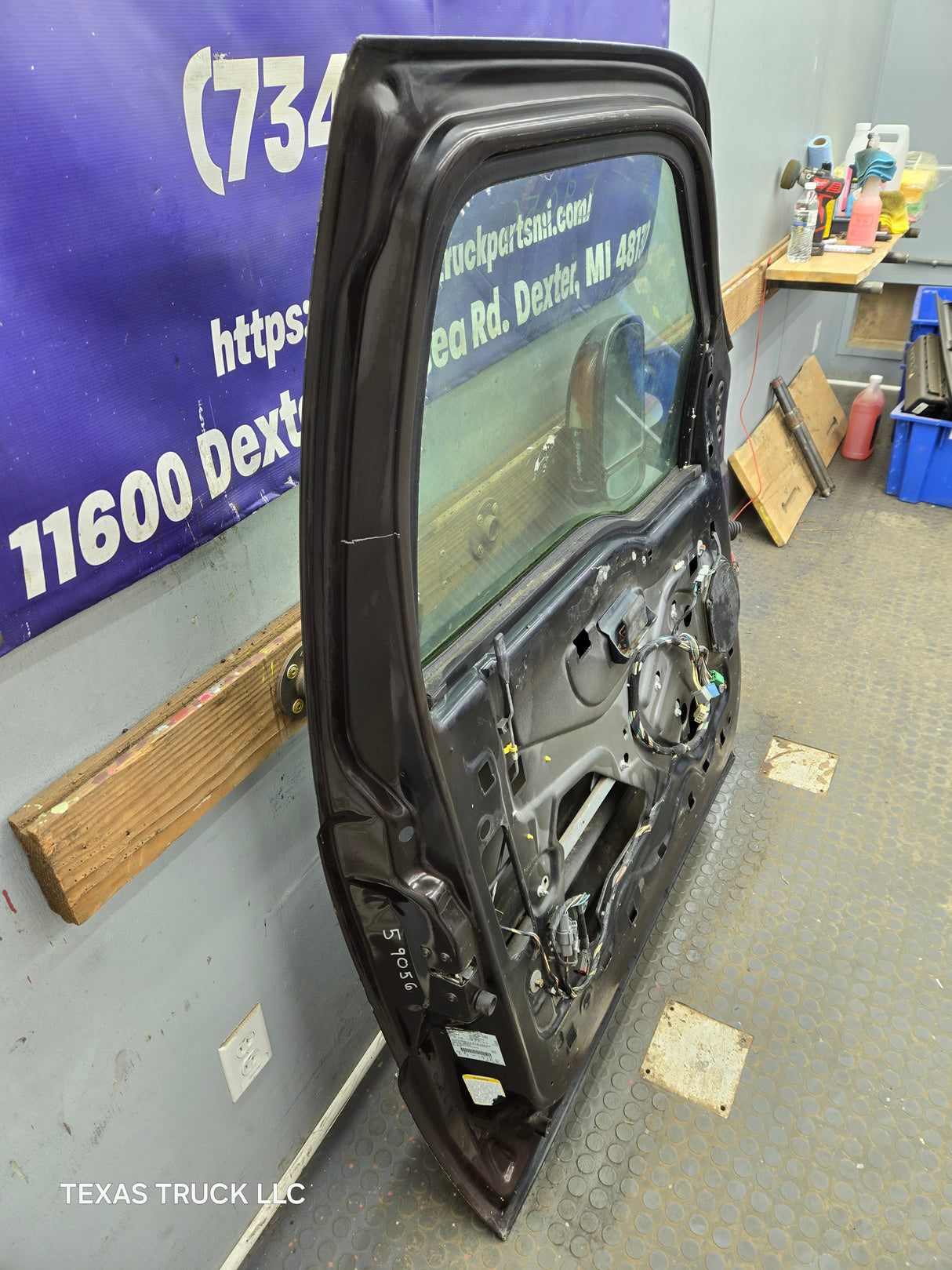 1999-2011 Ford Super Duty LH Driver Side Front Door F250 F350 F450 F550