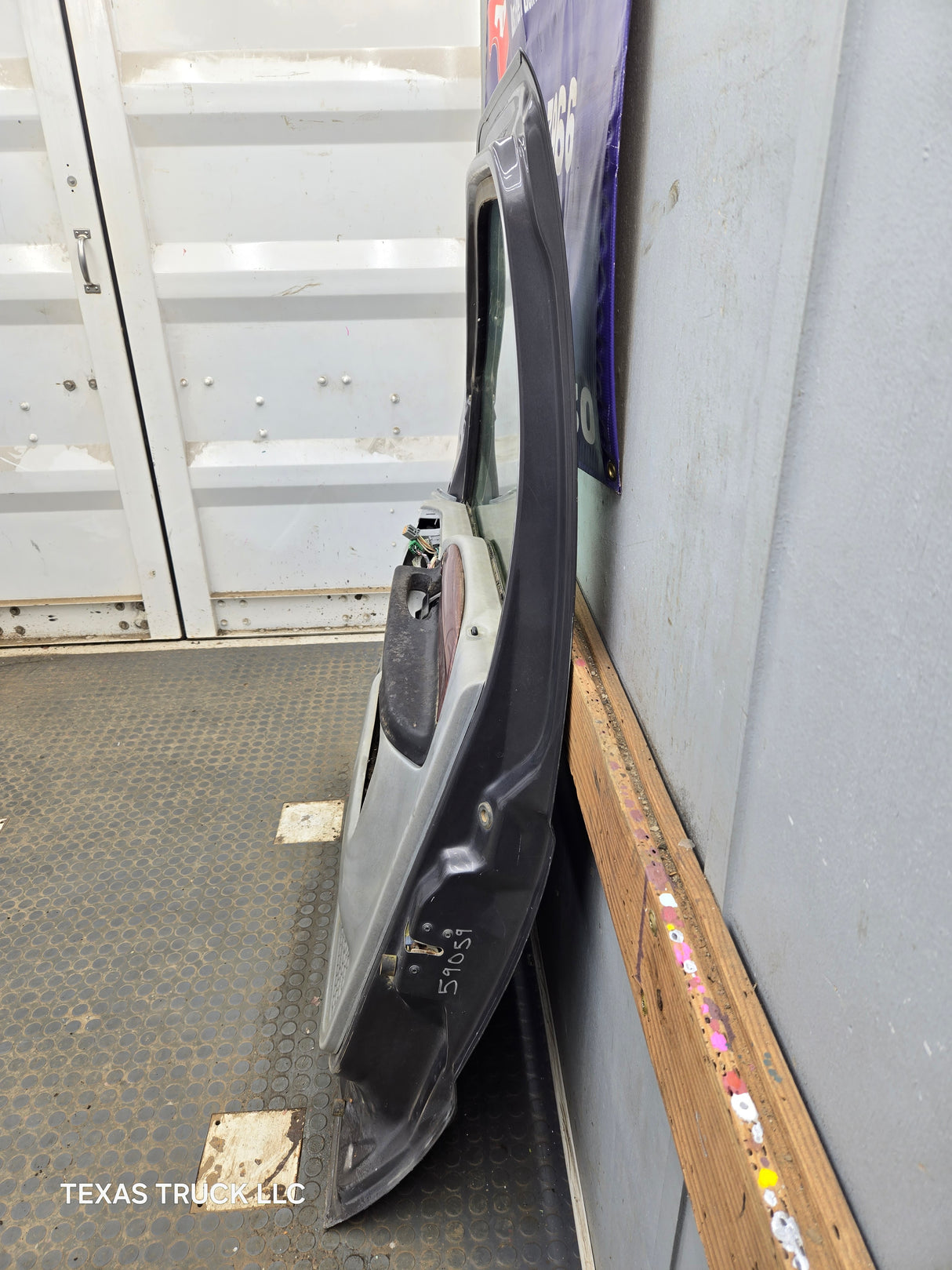 1999-2011 Ford Super Duty / Excursion Front Passenger RH Door F250 F350 F450 F550