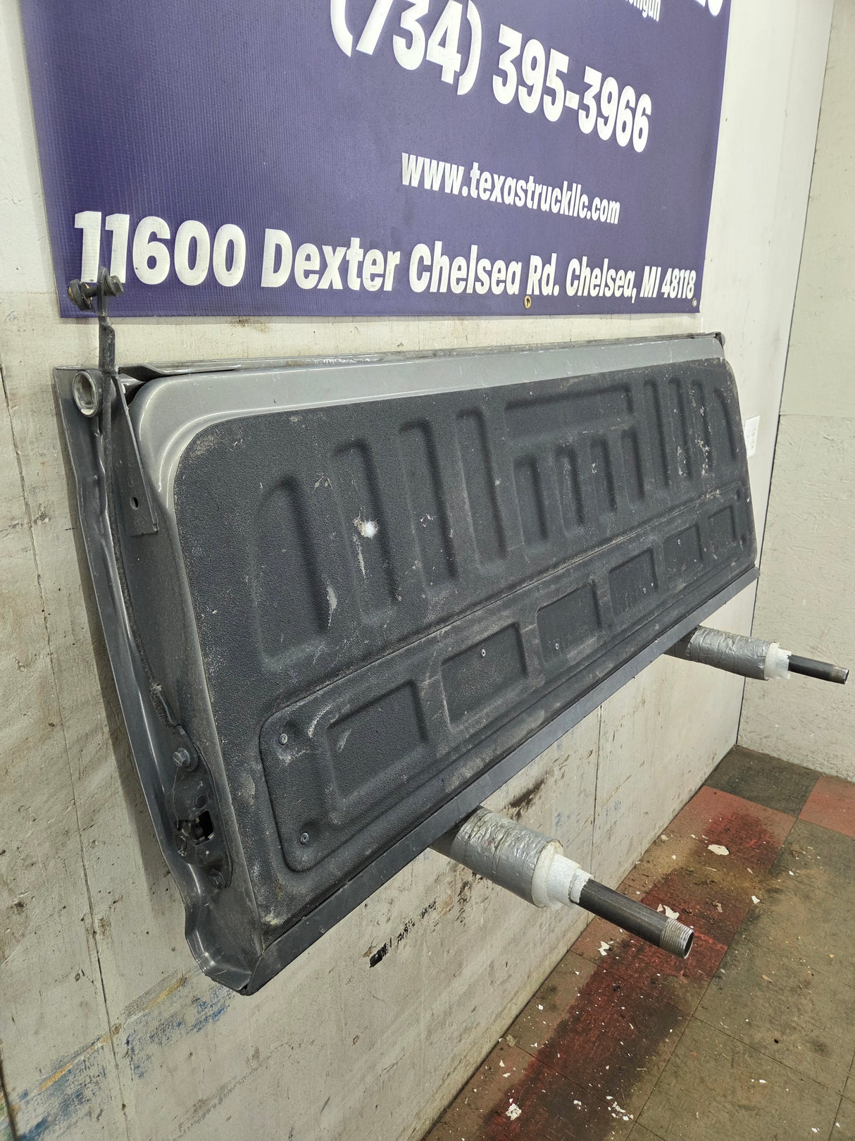 2014-2019 Chevrolet Silverado / GMC Sierra 1500 2500 3500 HD Tailgate