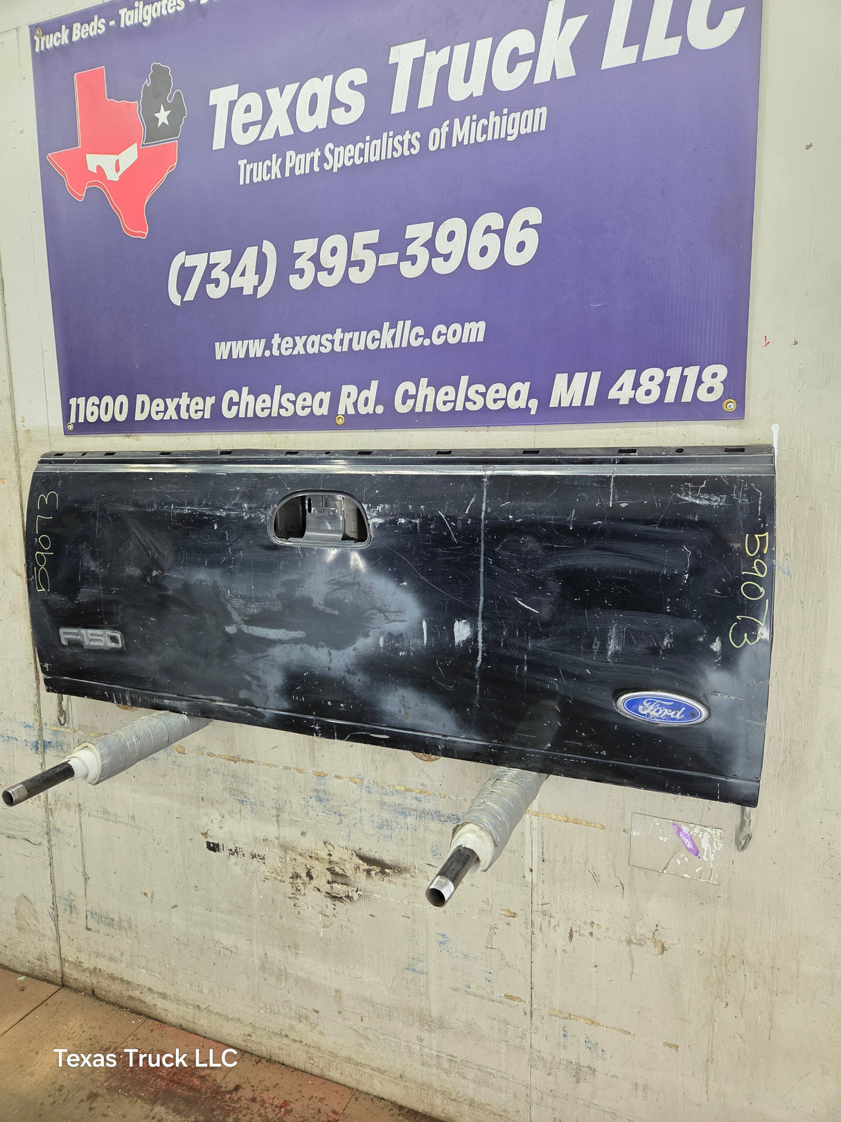 1997-2003 F150 / 1999-2007 Ford F250 F350 F450 F550 Super Duty Tailgate