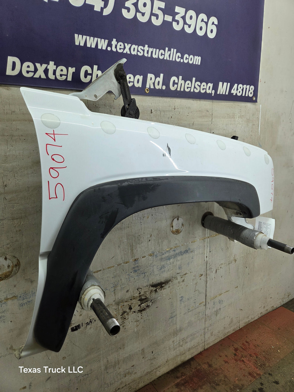 2003-2007 Chevrolet Silverado / Tahoe / Suburban 1500 2500 3500 HD RH Passenger Side "Cateye" Front Fender - Summit White