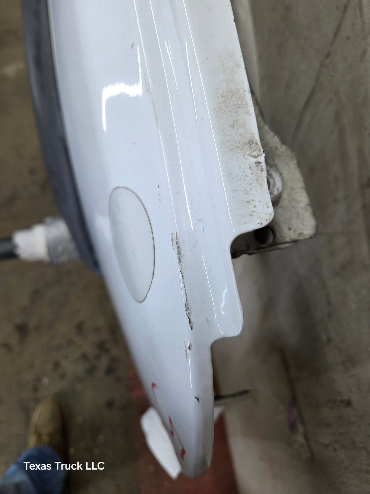 2003-2007 Chevrolet Silverado / Tahoe / Suburban 1500 2500 3500 HD RH Passenger Side "Cateye" Front Fender - Summit White