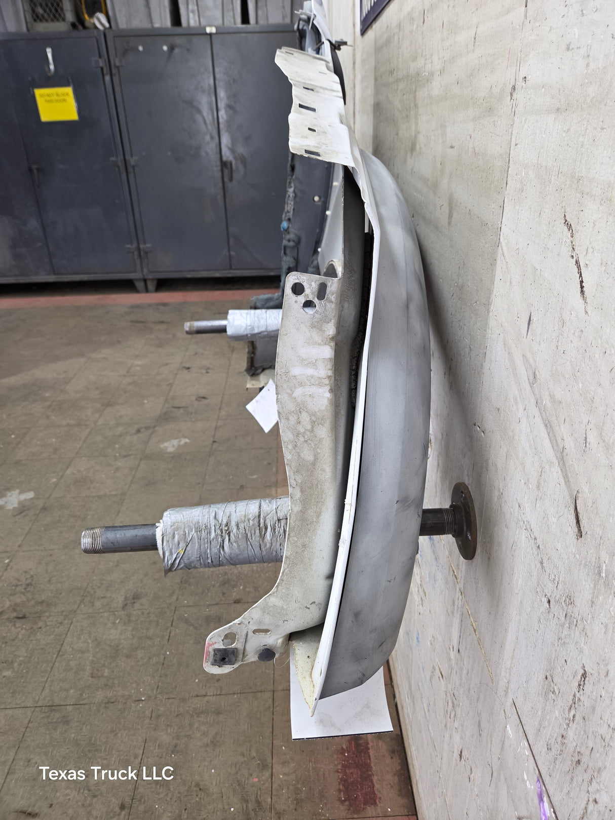 2011-2016 Ford Super Duty F450 F550 LH Driver Side Front Fender