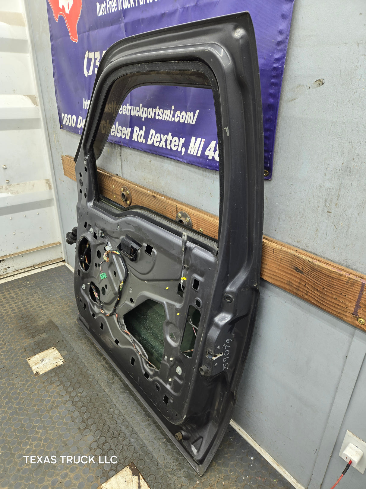 1999-2011 Ford Super Duty / Excursion Front Passenger RH Door F250 F350 F450 F550
