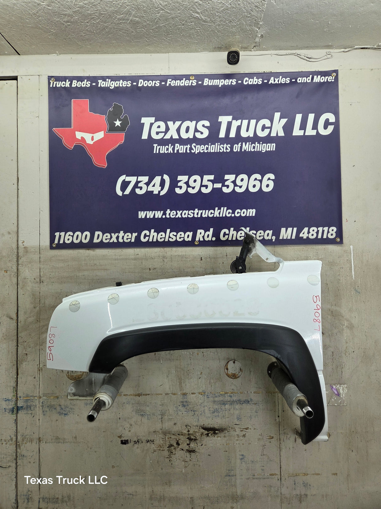 2003-2007 Chevrolet Silverado / Tahoe / Suburban 1500 2500 3500 HD LH Driver Side "Cateye" Front Fender - Summit White