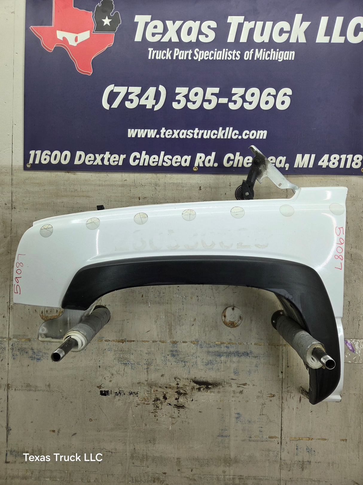 2003-2007 Chevrolet Silverado / Tahoe / Suburban 1500 2500 3500 HD LH Driver Side "Cateye" Front Fender - Summit White