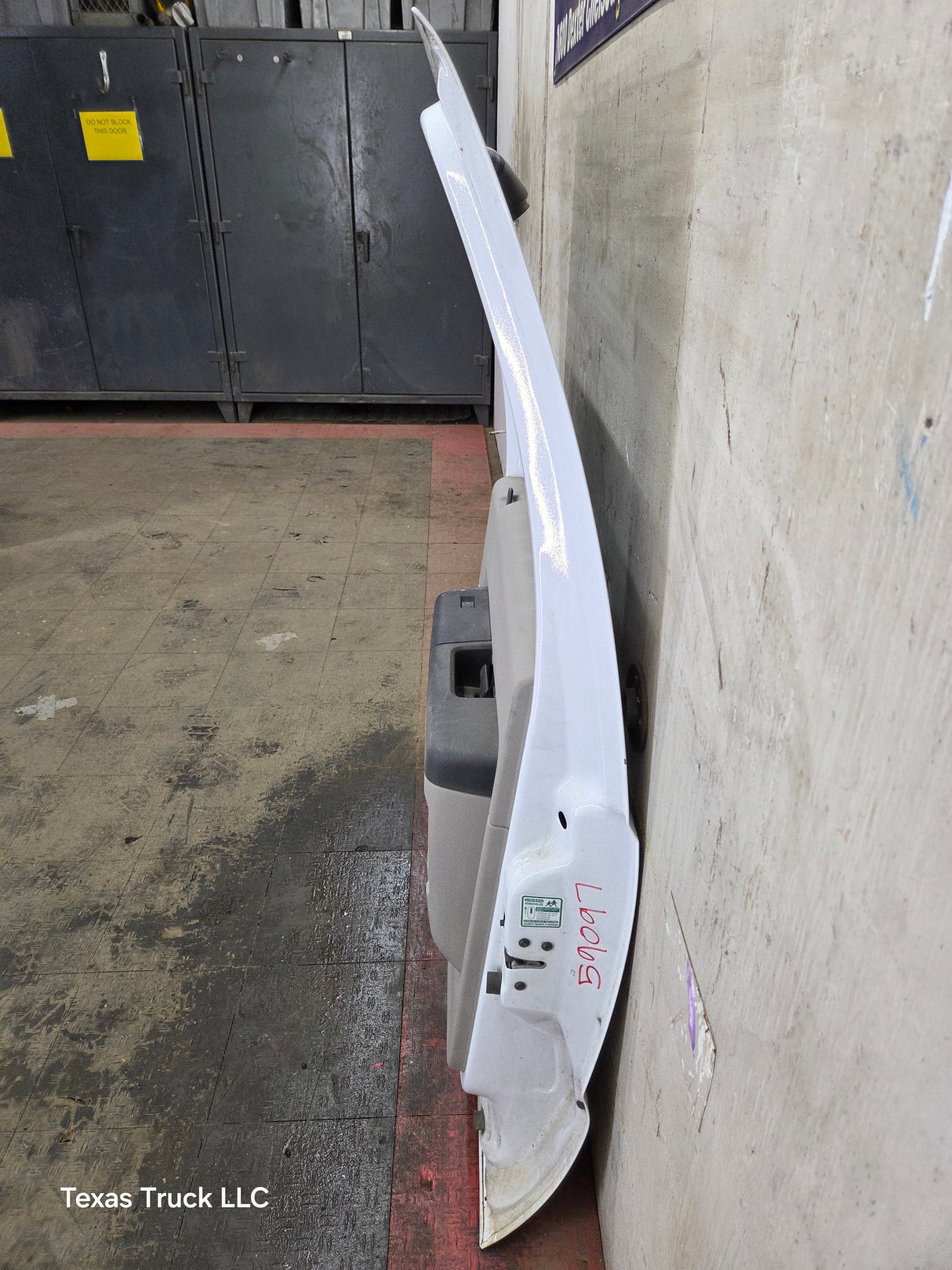 1999-2011 Ford Super Duty F250 F350 F450 F550 RH Crew Cab Passenger Side Rear Door
