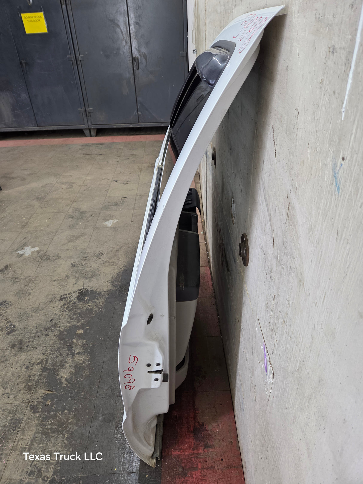 1999-2011 Ford Super Duty LH Driver Side Front Door F250 F350 F450 F550