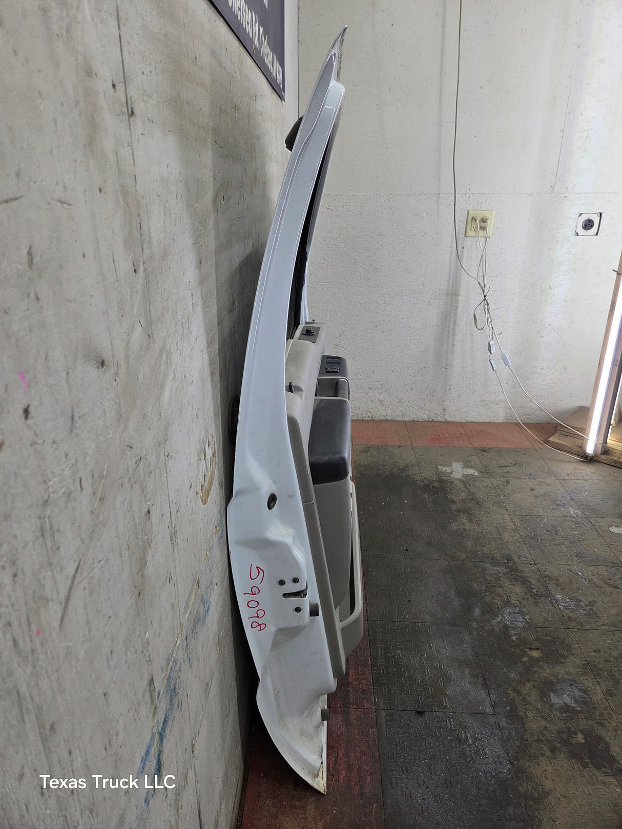 1999-2011 Ford Super Duty LH Driver Side Front Door F250 F350 F450 F550