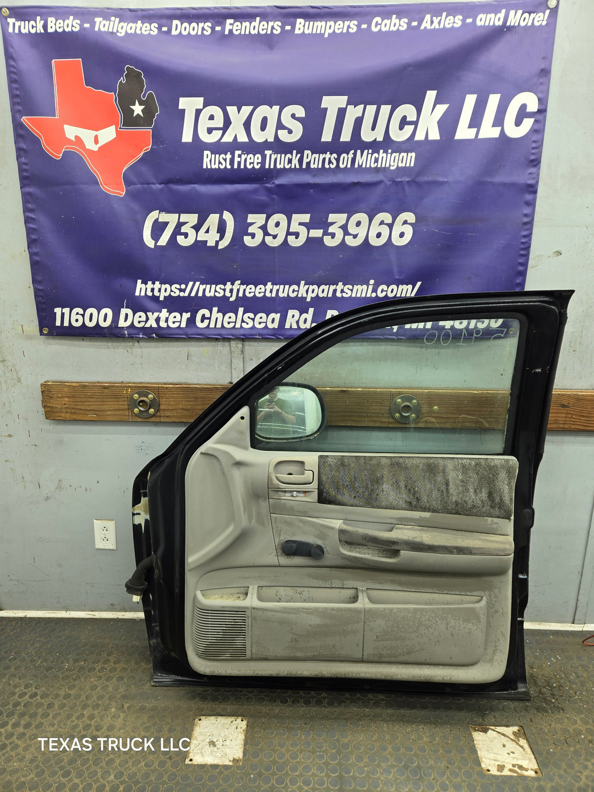 2001-2004 Dodge Dakota Passenger Side RH Front Door