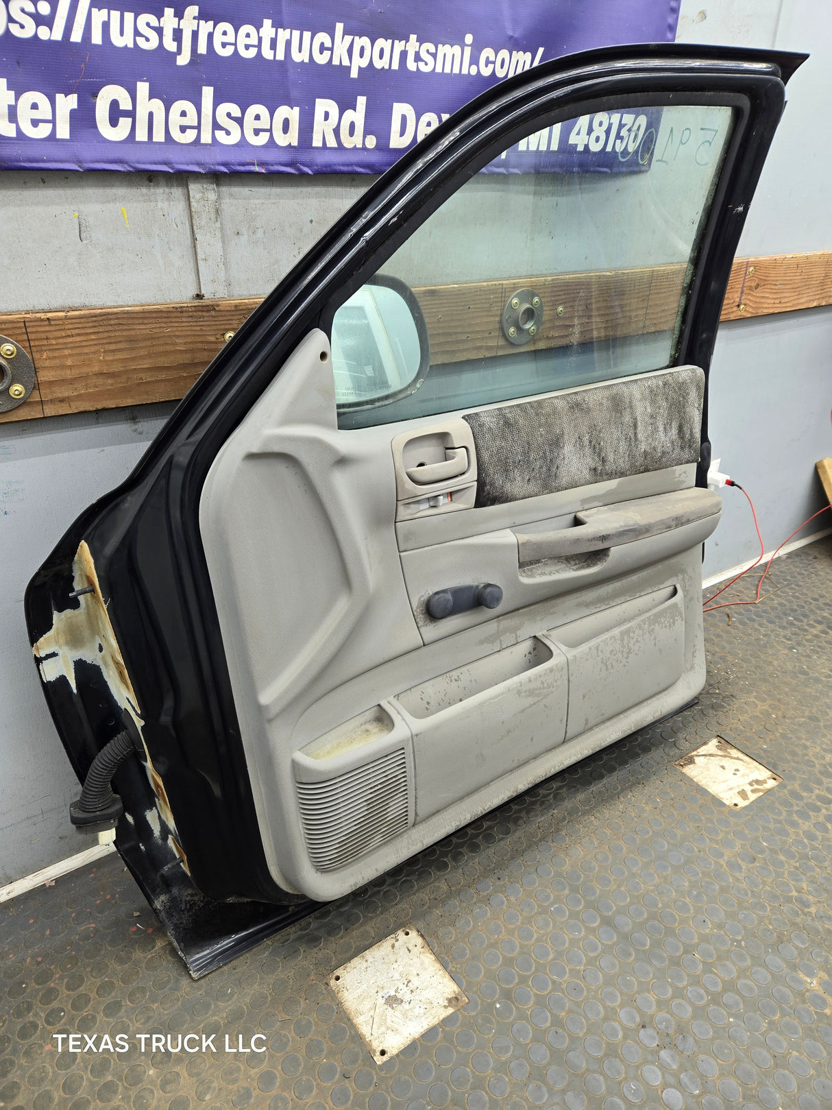 2001-2004 Dodge Dakota Passenger Side RH Front Door
