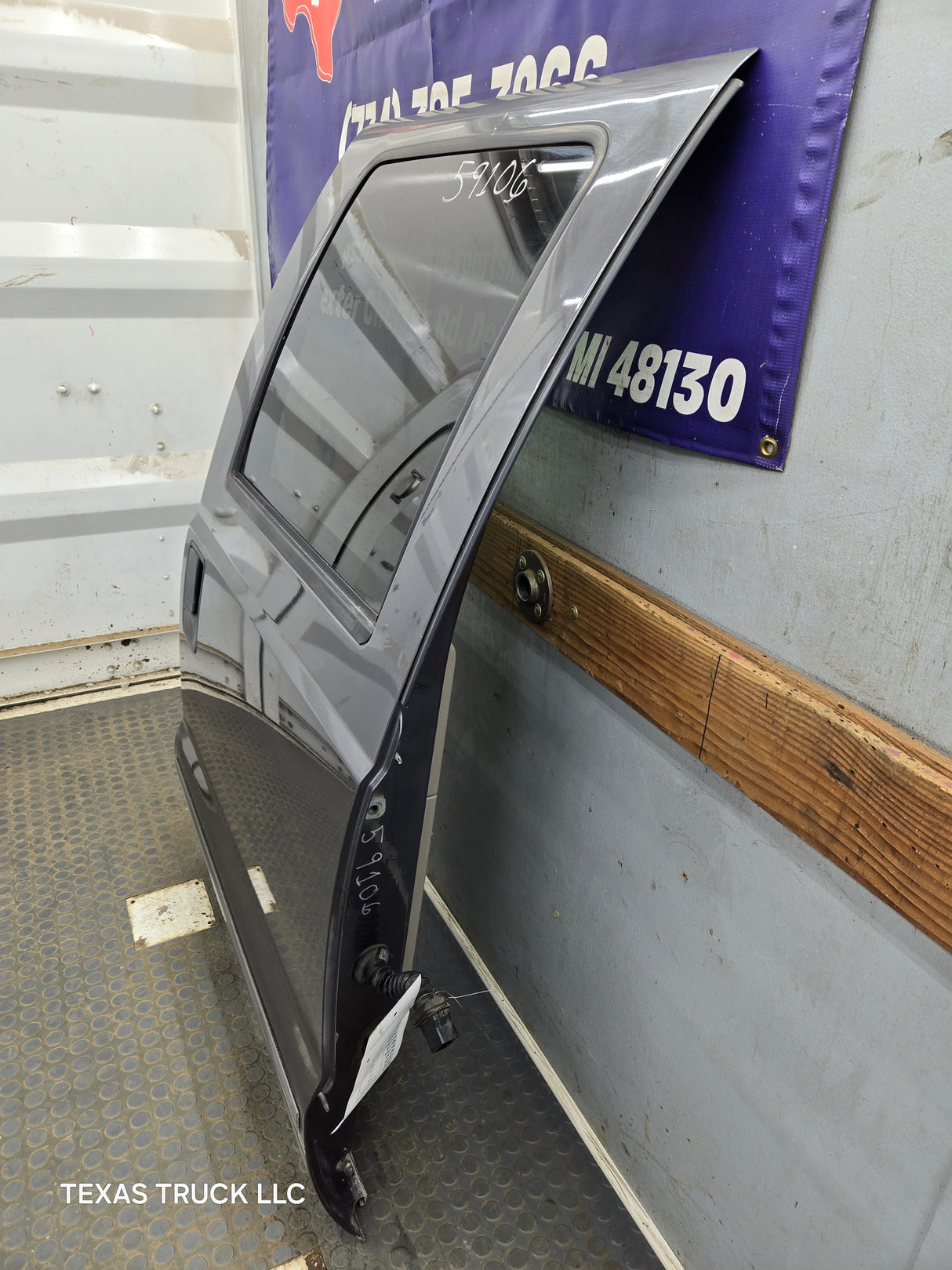 1999-2011 Ford Super Duty F250 F350 F450 F550 RH Crew Cab Passenger Side Rear Door