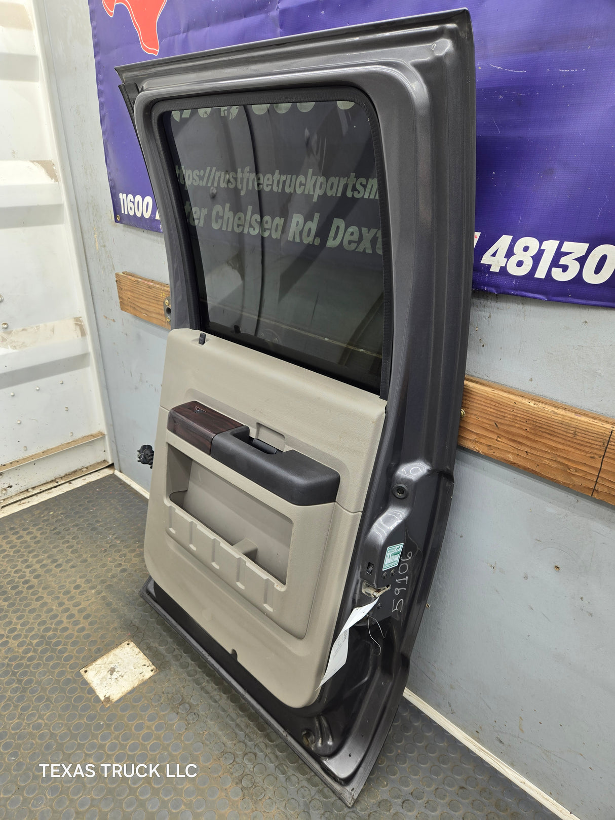 1999-2011 Ford Super Duty F250 F350 F450 F550 RH Crew Cab Passenger Side Rear Door