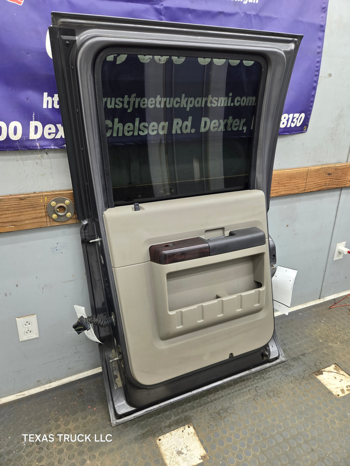 1999-2011 Ford Super Duty F250 F350 F450 F550 RH Crew Cab Passenger Side Rear Door