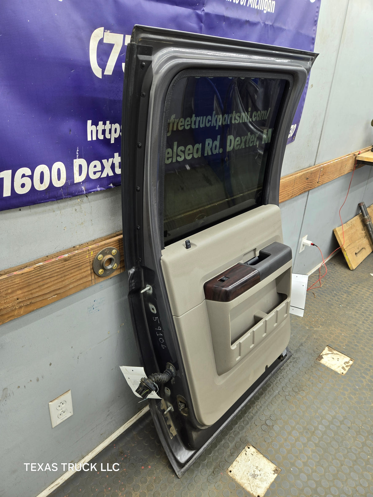 1999-2011 Ford Super Duty F250 F350 F450 F550 RH Crew Cab Passenger Side Rear Door