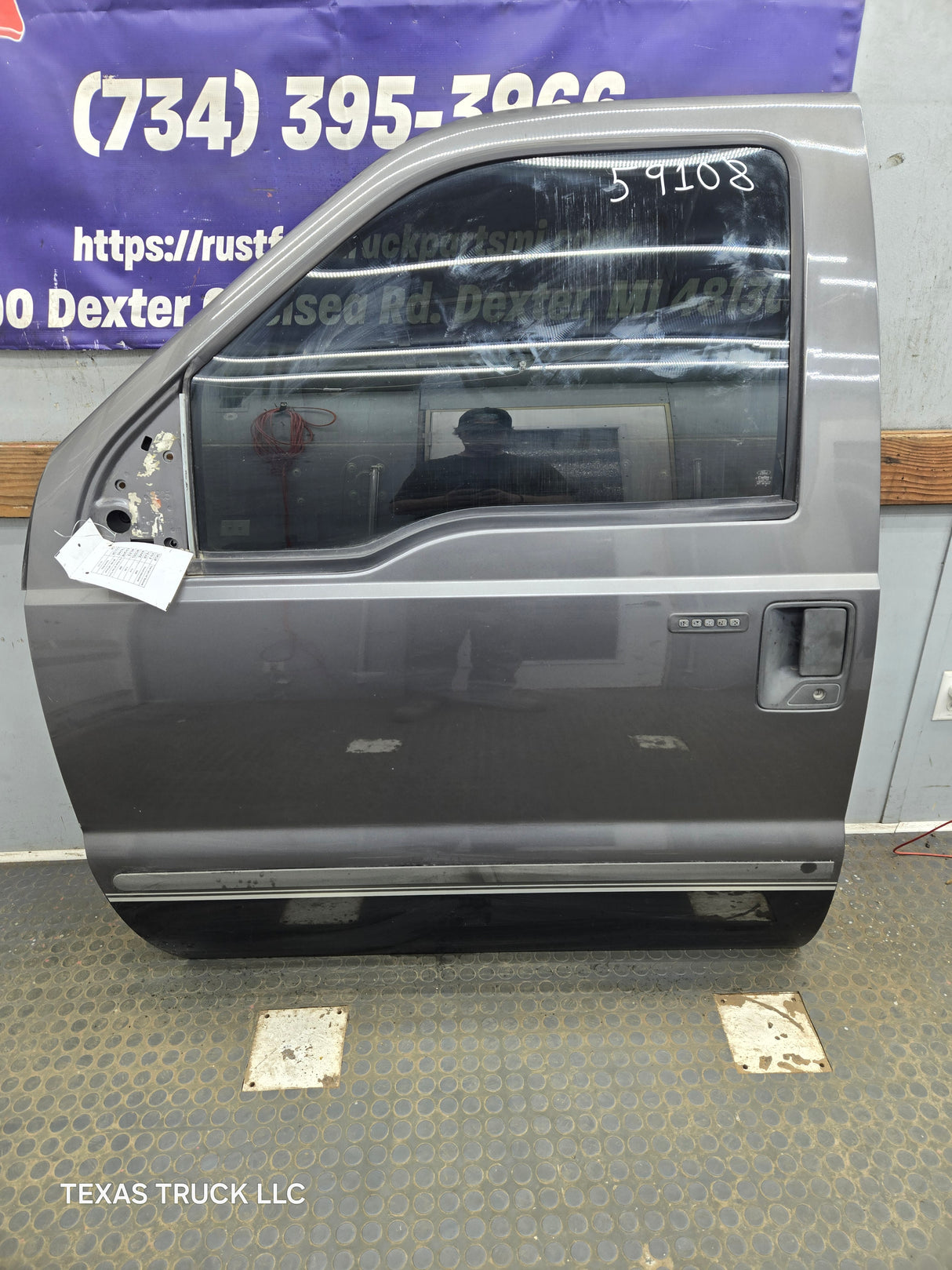 1999-2011 Ford Super Duty LH Driver Side Front Door F250 F350 F450 F550