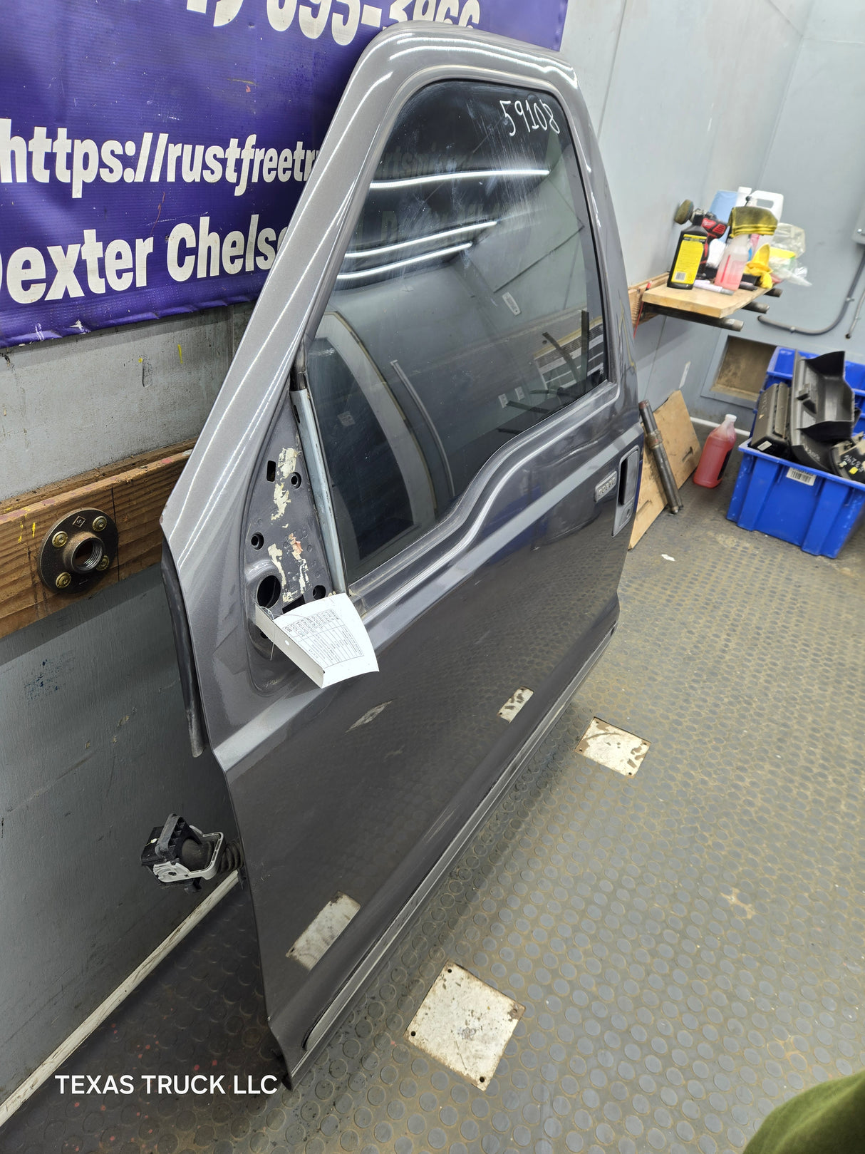 1999-2011 Ford Super Duty LH Driver Side Front Door F250 F350 F450 F550