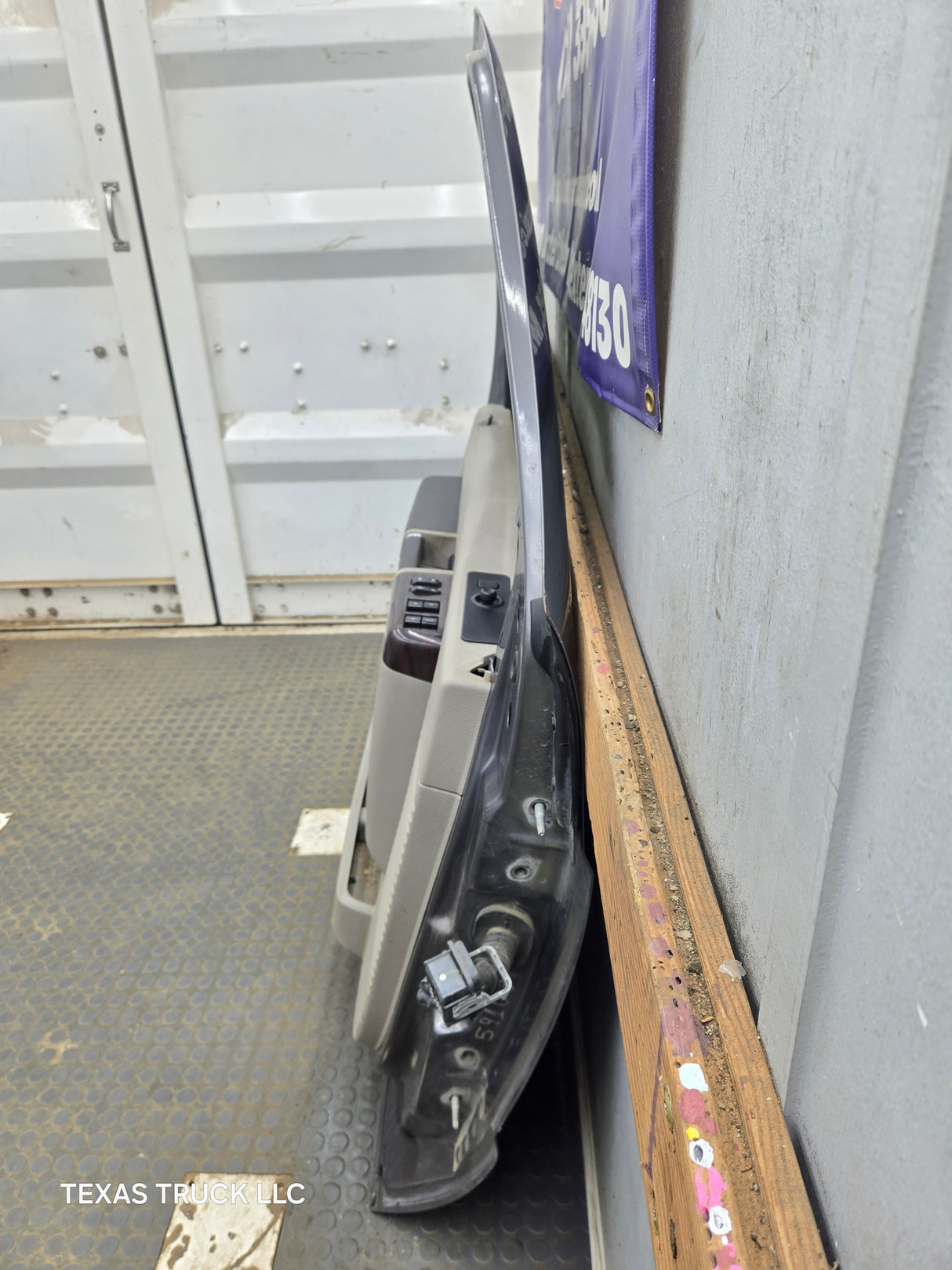1999-2011 Ford Super Duty LH Driver Side Front Door F250 F350 F450 F550