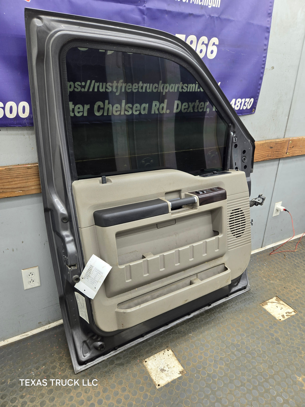 1999-2011 Ford Super Duty LH Driver Side Front Door F250 F350 F450 F550
