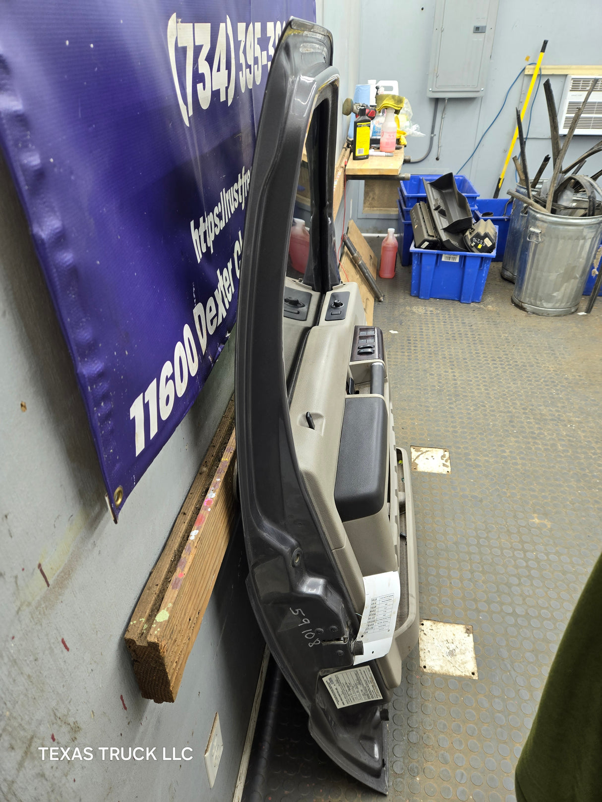 1999-2011 Ford Super Duty LH Driver Side Front Door F250 F350 F450 F550