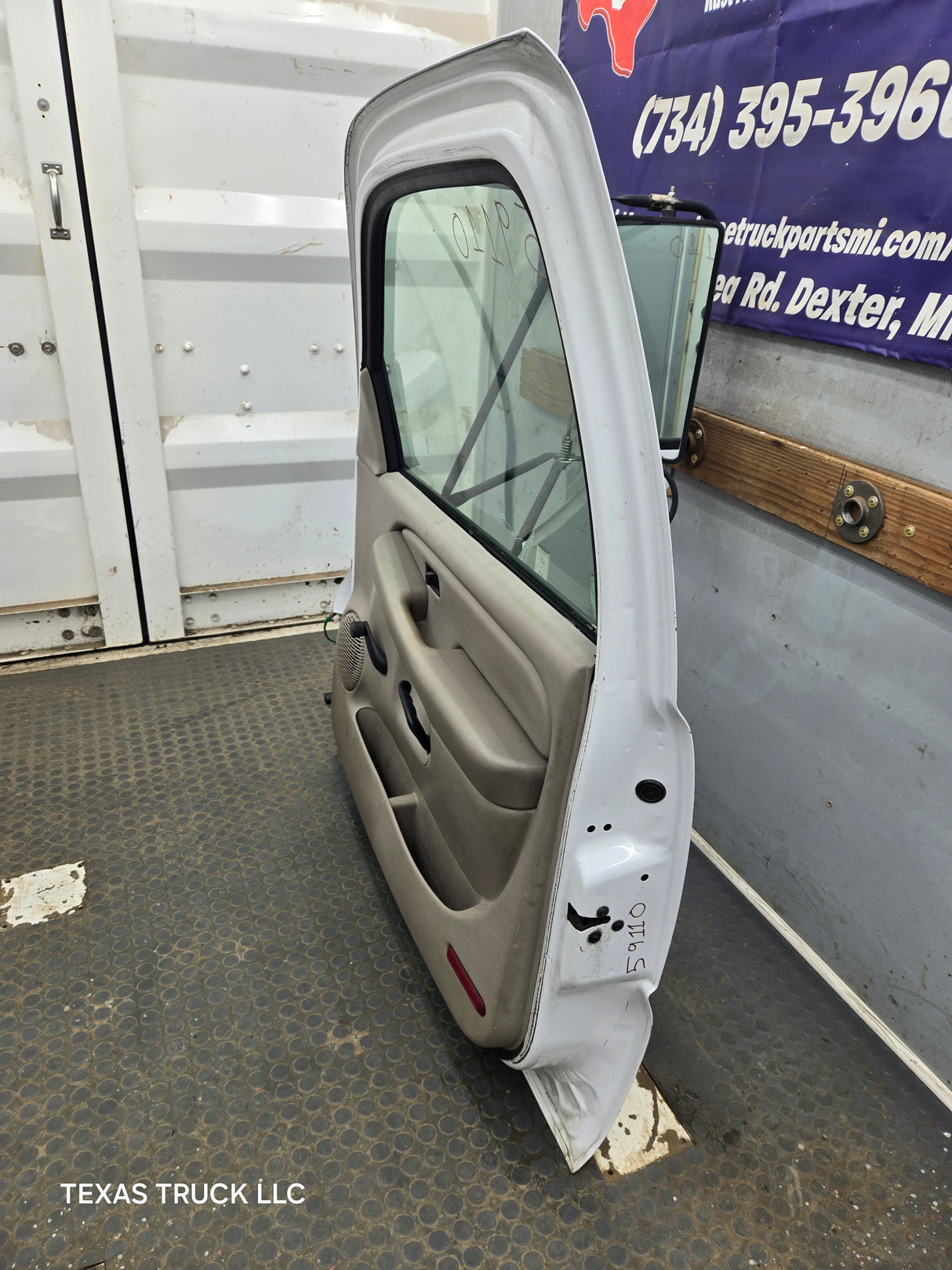 1999-2006 Chevrolet Silverado / GMC Sierra 1500 2500 3500 HD Front Passenger side Door RH