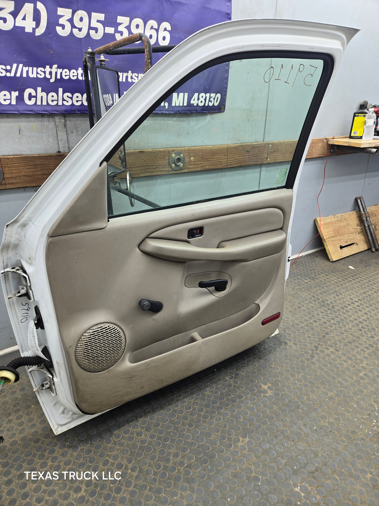 1999-2006 Chevrolet Silverado / GMC Sierra 1500 2500 3500 HD Front Passenger side Door RH