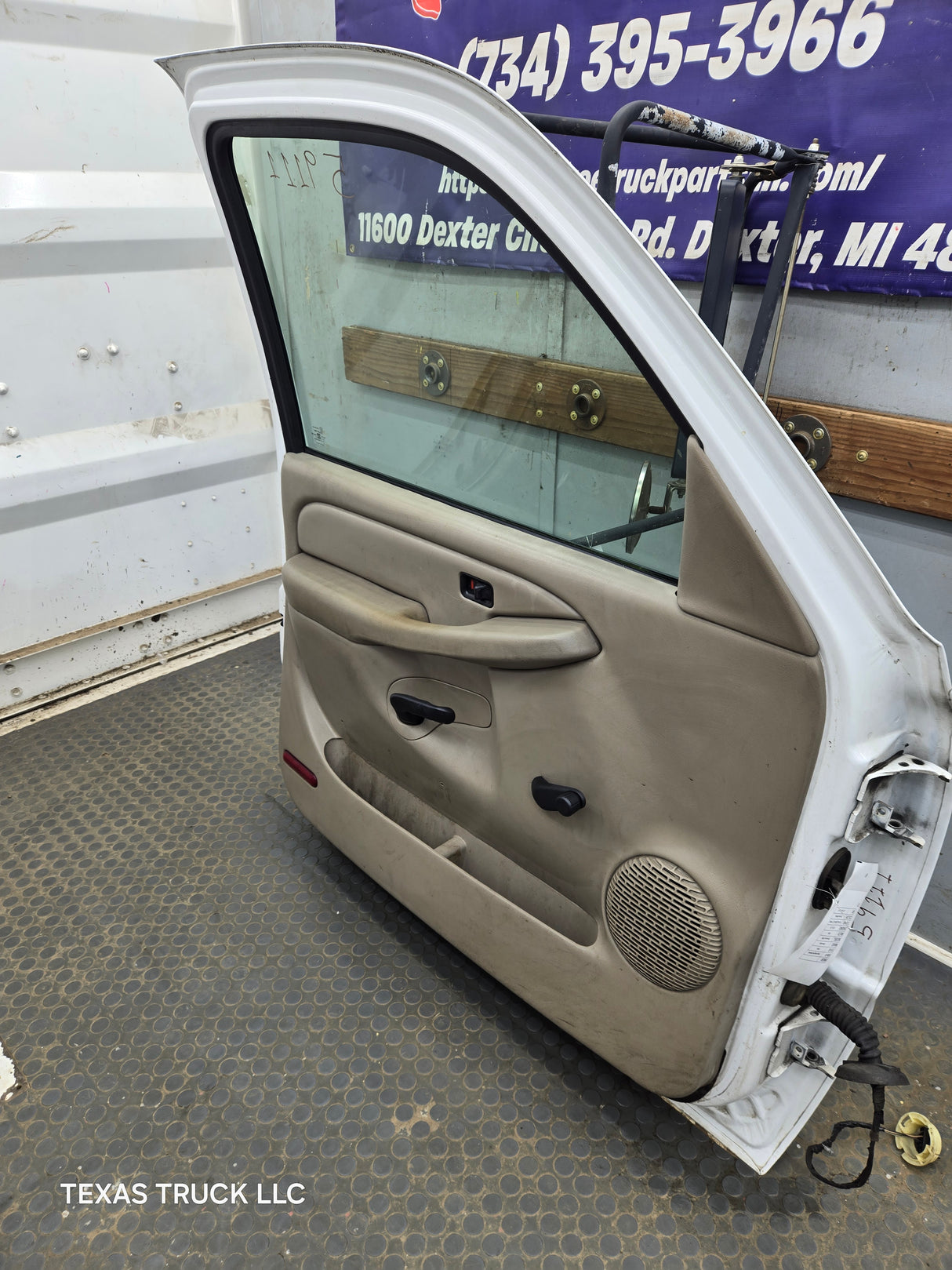 1999-2006 Chevrolet Silverado / GMC Sierra 1500 2500 3500 HD Front Driver Side Door LH