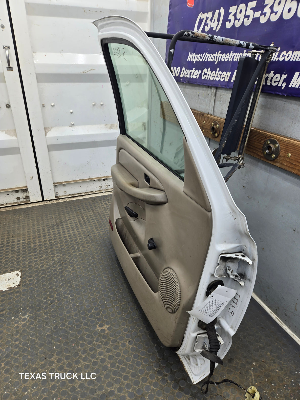 1999-2006 Chevrolet Silverado / GMC Sierra 1500 2500 3500 HD Front Driver Side Door LH