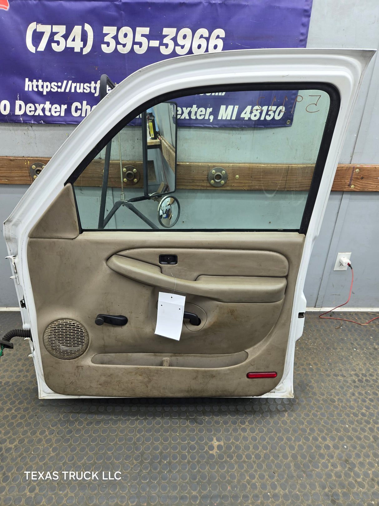 1999-2006 Chevrolet Silverado / GMC Sierra 1500 2500 3500 HD Front Passenger side Door RH