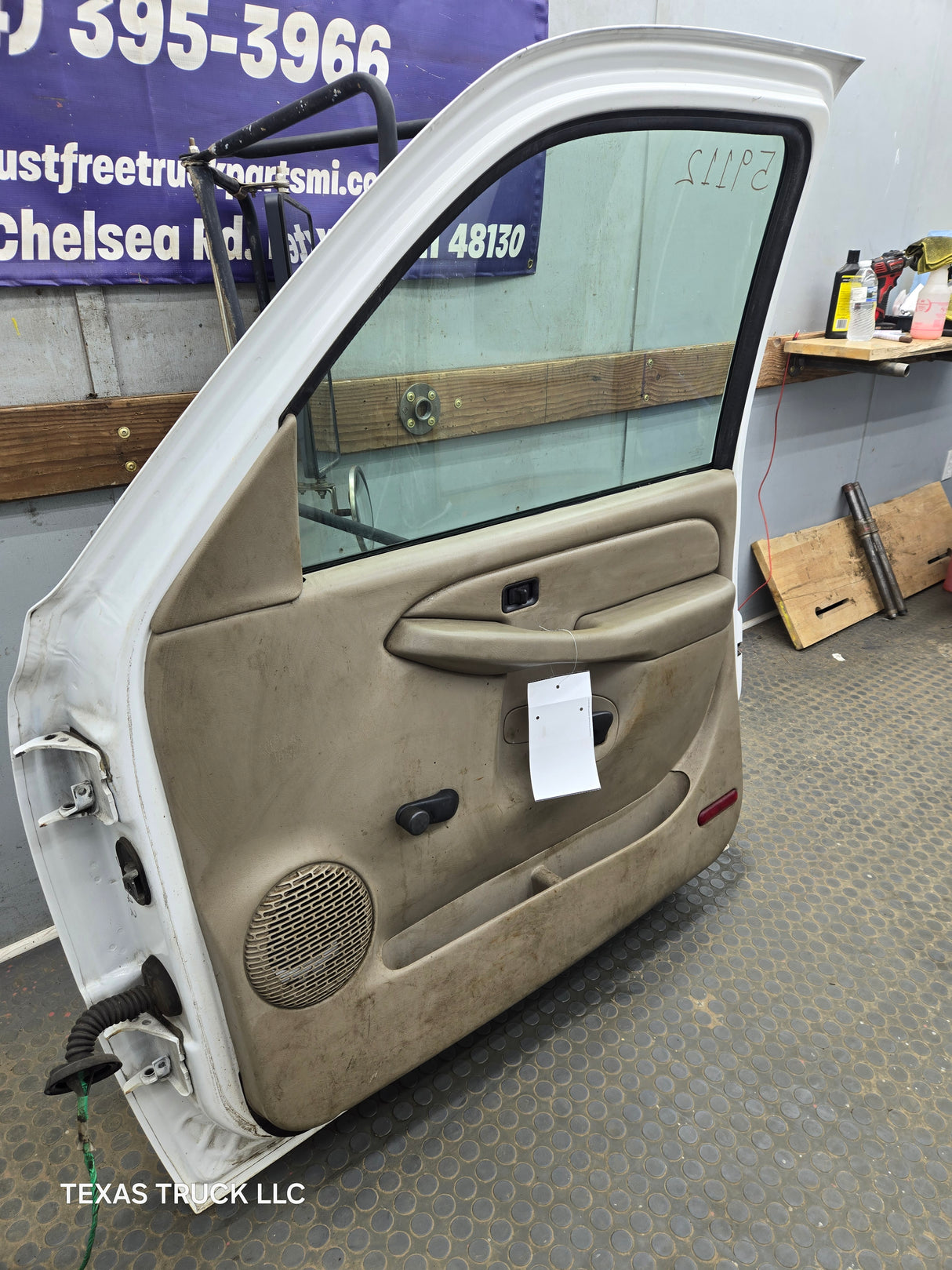 1999-2006 Chevrolet Silverado / GMC Sierra 1500 2500 3500 HD Front Passenger side Door RH