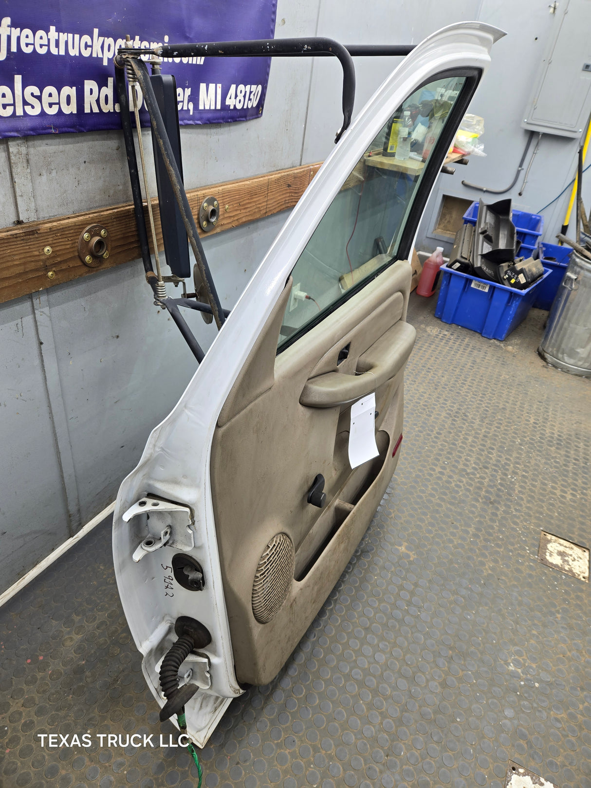 1999-2006 Chevrolet Silverado / GMC Sierra 1500 2500 3500 HD Front Passenger side Door RH